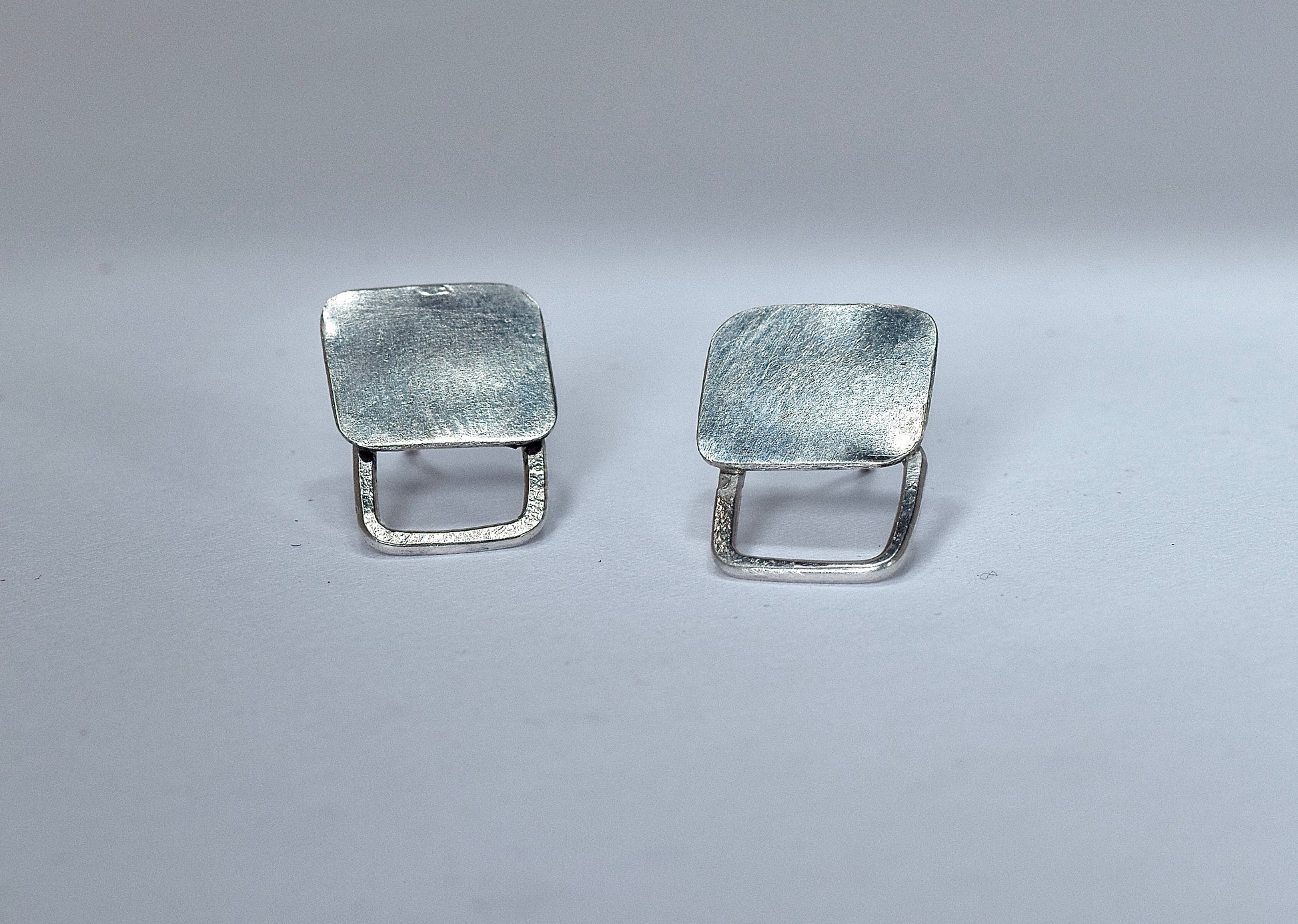 SQUARED INTEND EARRINGS